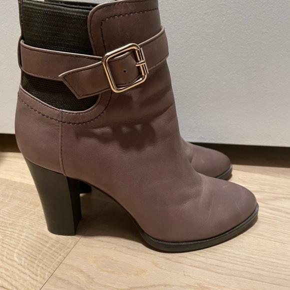 Excellent condition gray purple boots with heels. Genuine leather. - Picture 3 of 7